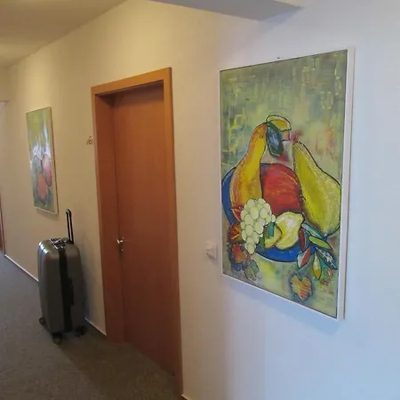 ゲストハウス Kreuz 3*