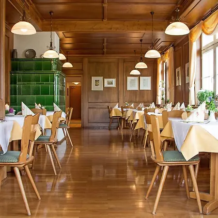 ゲストハウス Kreuz ユーリンゲン・ビルケンドルフ